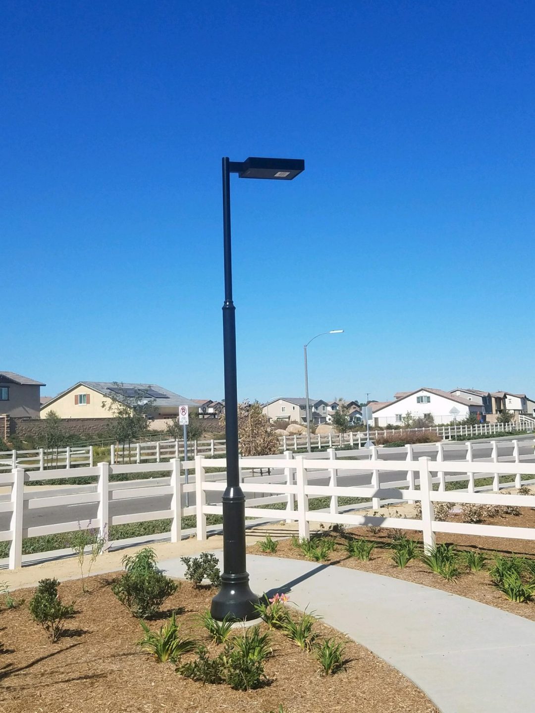 Solar Pole Light | Commercial SCL2 Solar Lighting